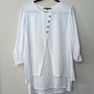 Rachel Cole Women's White Layered Roll Tab Sleeve Blouse. Size Medium.